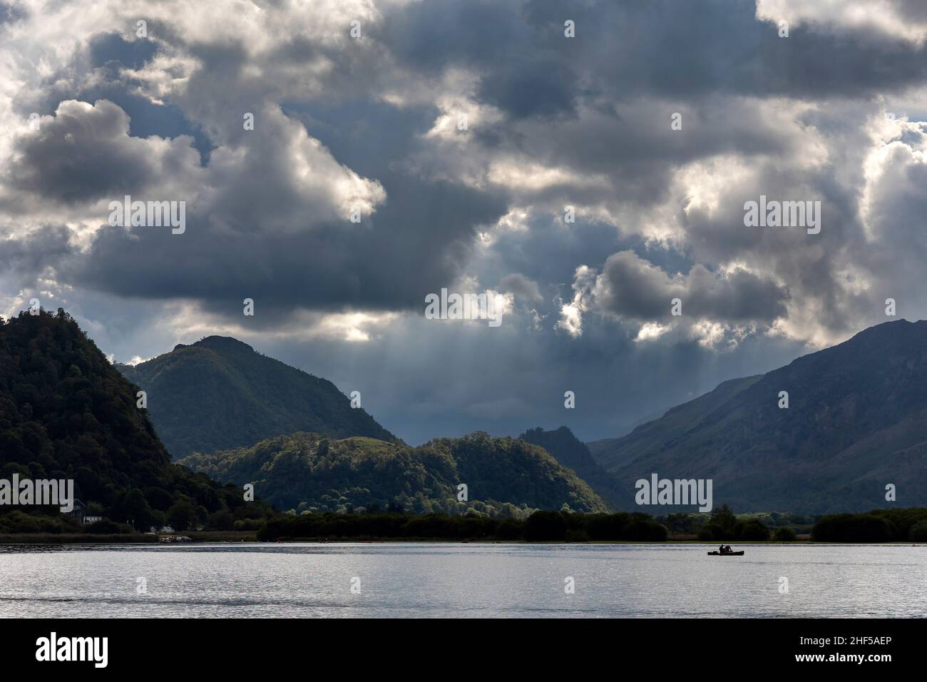 Extrémité sud de Derwentwater en direction de Castle Crags, Lake District National Park, Cumbria, Angleterre, Banque D'Images
