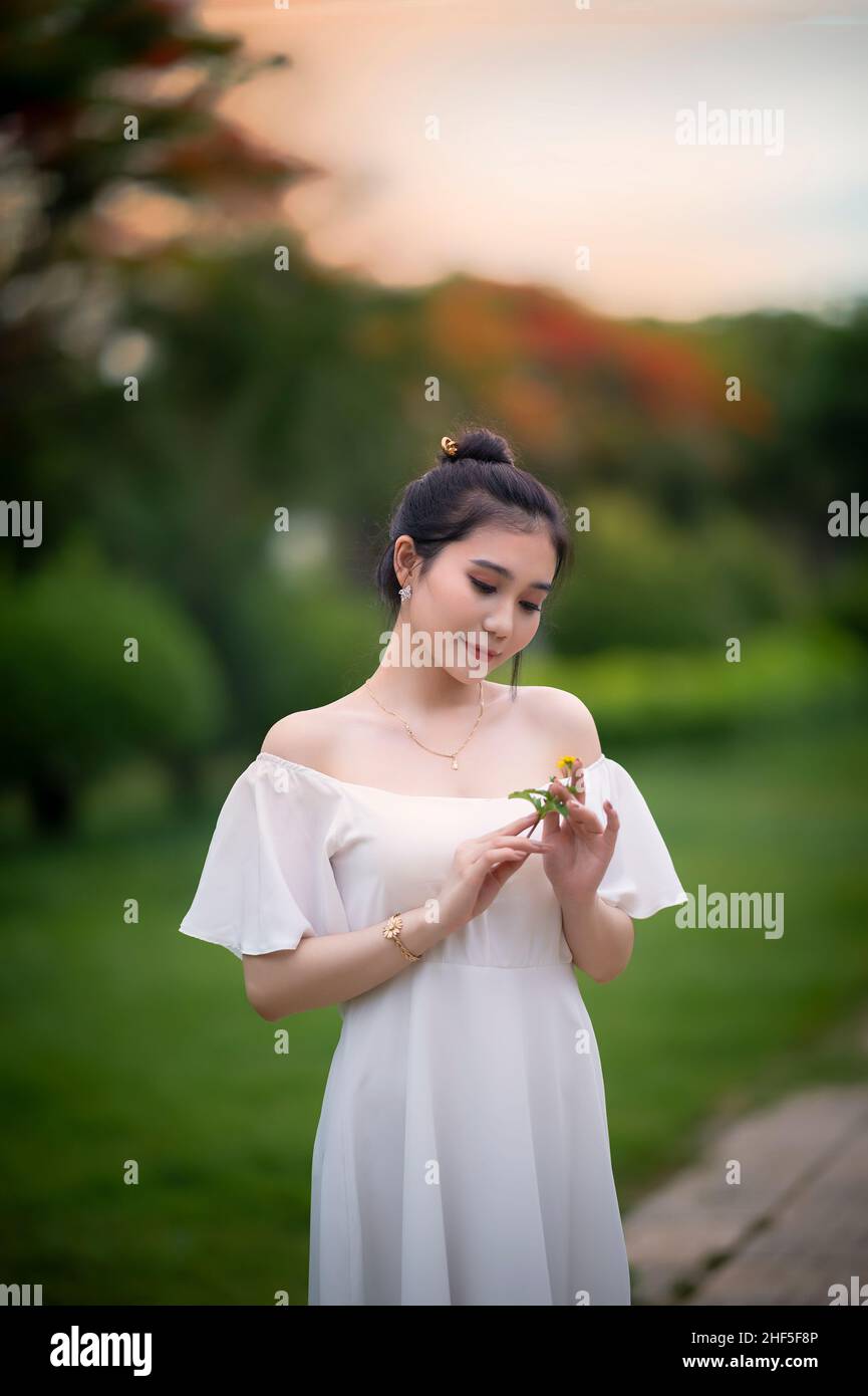 Belle Fille Vietnamienne Banque De Photographies Et Dimages à Haute Résolution Alamy