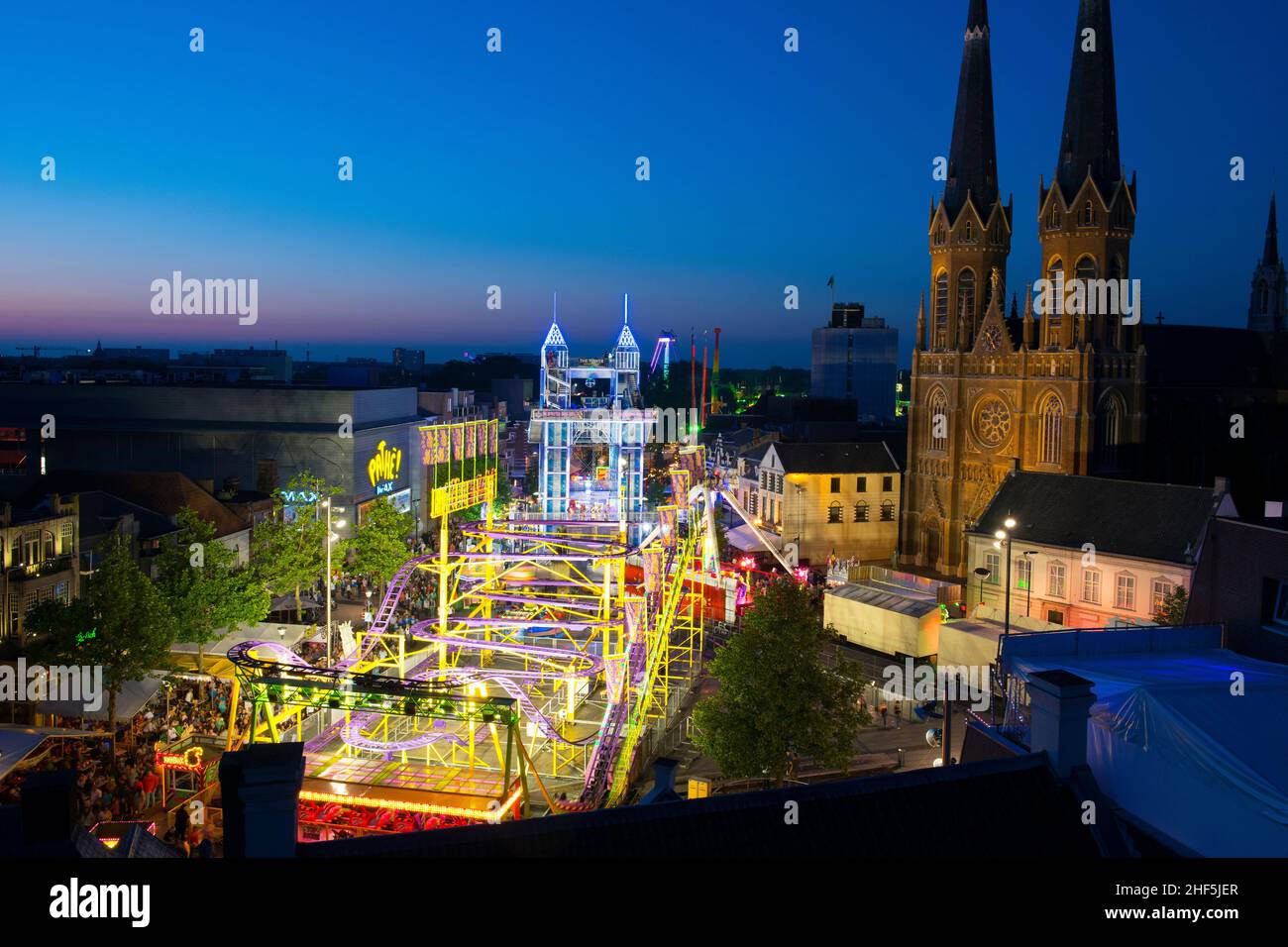 Tilburg, pays-Bas.La foire annuelle et le carnaval, le plus grand du Benelux, ont été organisés au cours d'une belle semaine d'été et ont attiré de nombreux visiteurs qui ont visé plus de 200 attractions et événements. Banque D'Images