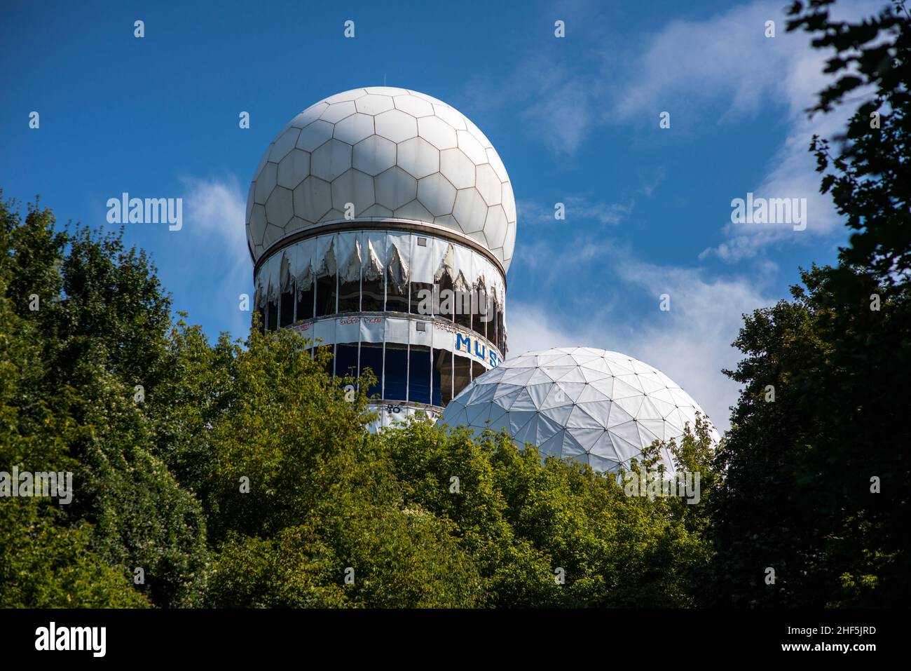 Berlin, Allemagne.L'ancienne gare d'écoute de la NSA à Teufelsberg, à Berlin-Ouest, où toutes les communications de la Russie, de l'Union soviétique et d'autres pays du Pacte de Varsovie ont été surveillées et envoyées à Londres, au Royaume-Uni et aux États-Unis pour analyse. Banque D'Images