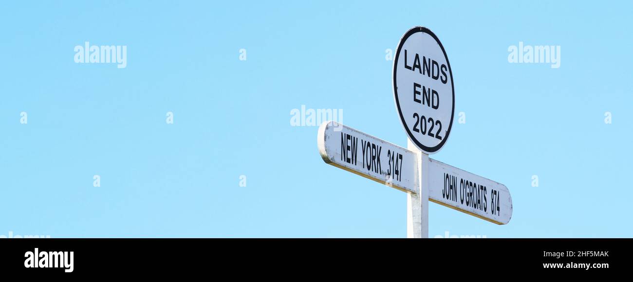 Bannière horizontale ou en-tête avec panneau à Land's End Cornwall UK.La fin de terre à John o' Groats est la traversée de toute la longueur de la Grande Bretagne Banque D'Images