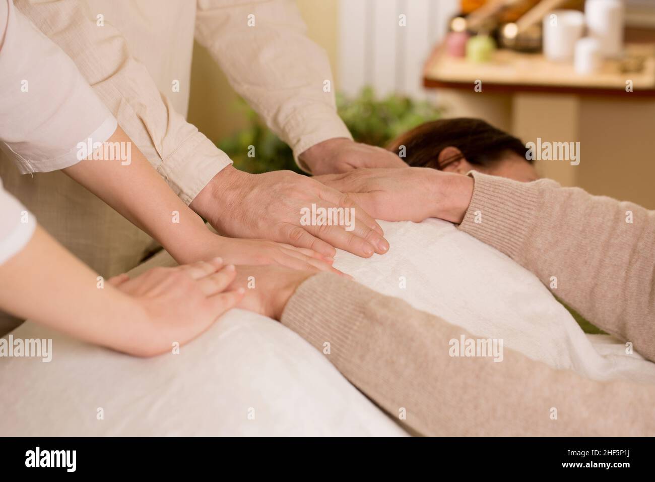 Session de guérison du reiki de groupe pour le patient, vue de dessus Banque D'Images