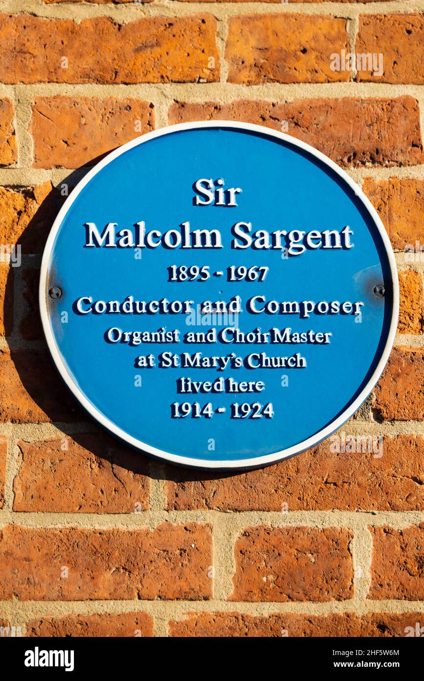 Plaque bleue: Sir Malcolm Sargent, 1895 - 1967.Chef d'orchestre et compositeur, organiste et maître de choirtre, église Sainte Marie, vécut ici,1914 1924 Melton Mowbray Banque D'Images