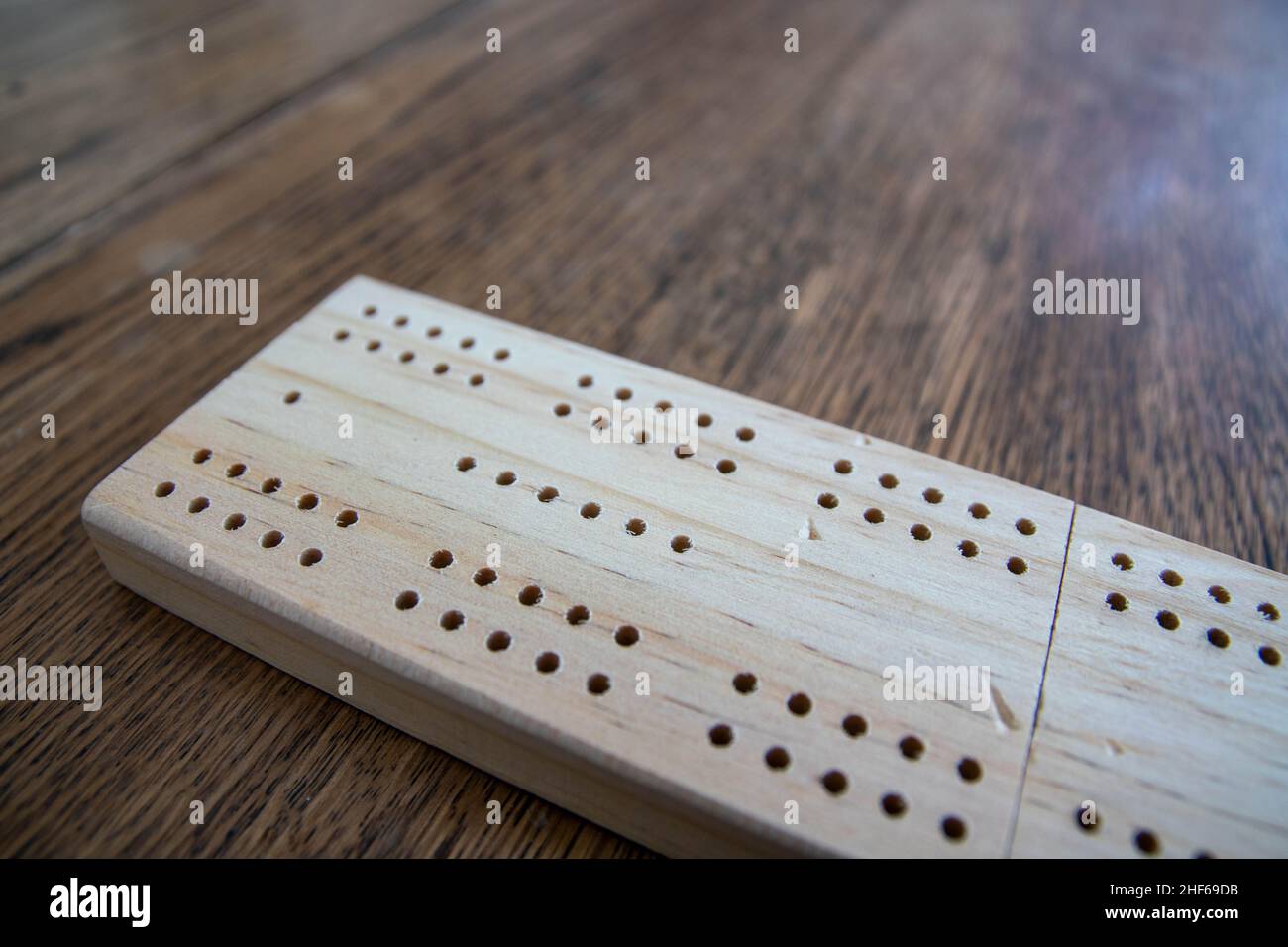 Cribbage, ou CRIB, est un jeu de cartes traditionnellement pour deux joueurs qui implique de jouer et de regrouper des cartes dans des combinaisons qui gagnent des points. Les points sont Banque D'Images