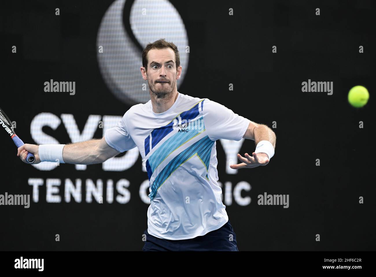 14th janvier 2022 : Ken Rosewall Arena, parc olympique de Sydney, Sydney, Australie ; Sydney tennis Classic,Demi-finale du jour 6 : Andy Murray, de Grande-Bretagne, se prépare à frapper un front lors de son match semi-final contre Reilly Opelka, des États-Unis Banque D'Images