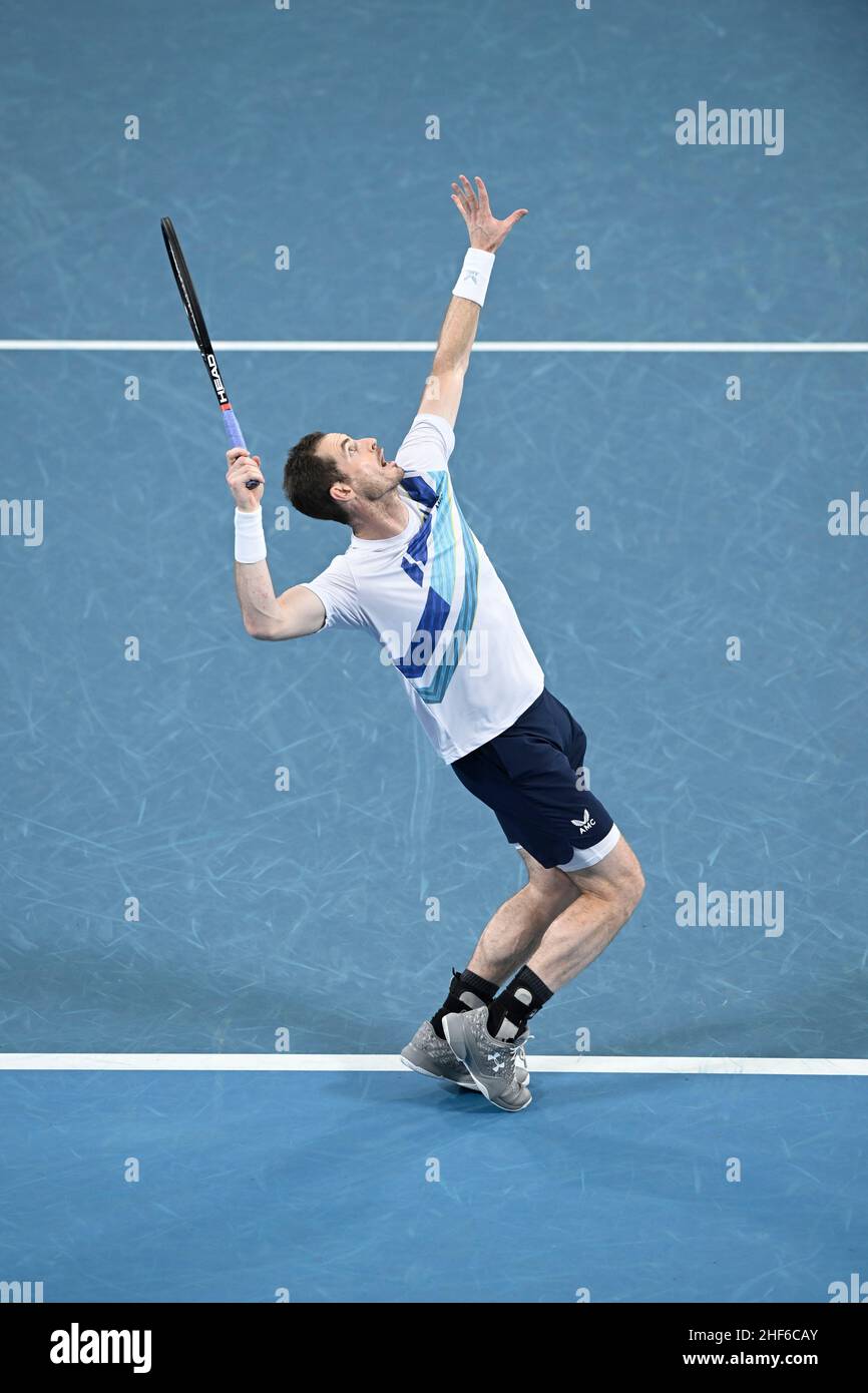 14th janvier 2022 : Ken Rosewall Arena, parc olympique de Sydney, Sydney, Australie ; Sydney tennis Classic,Demi-finale du jour 6 : Andy Murray, de Grande-Bretagne, sert à Reilly Opelka, des États-Unis Banque D'Images