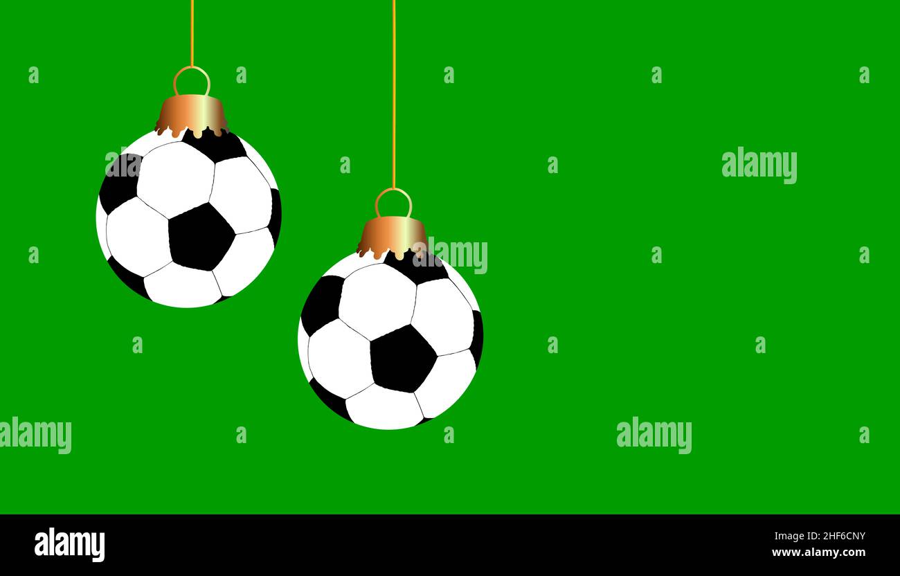 Ballons de football comme boules de Noël sur fond vert Banque D'Images