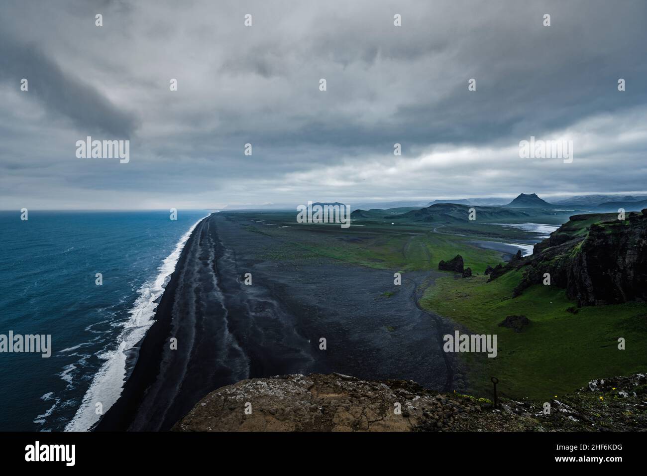Plage noire, paysage, Dyrholaeyjarviti, Vik, Islande Banque D'Images
