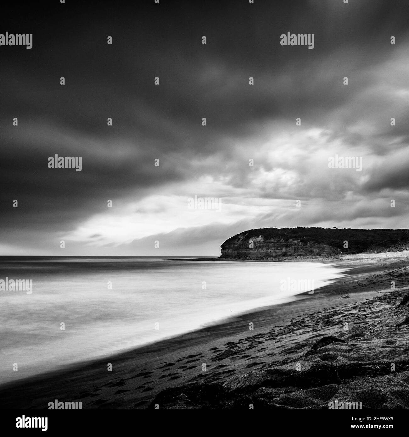 Côte sur la Great Ocean Road en Australie sous la pluie et la tempête Banque D'Images