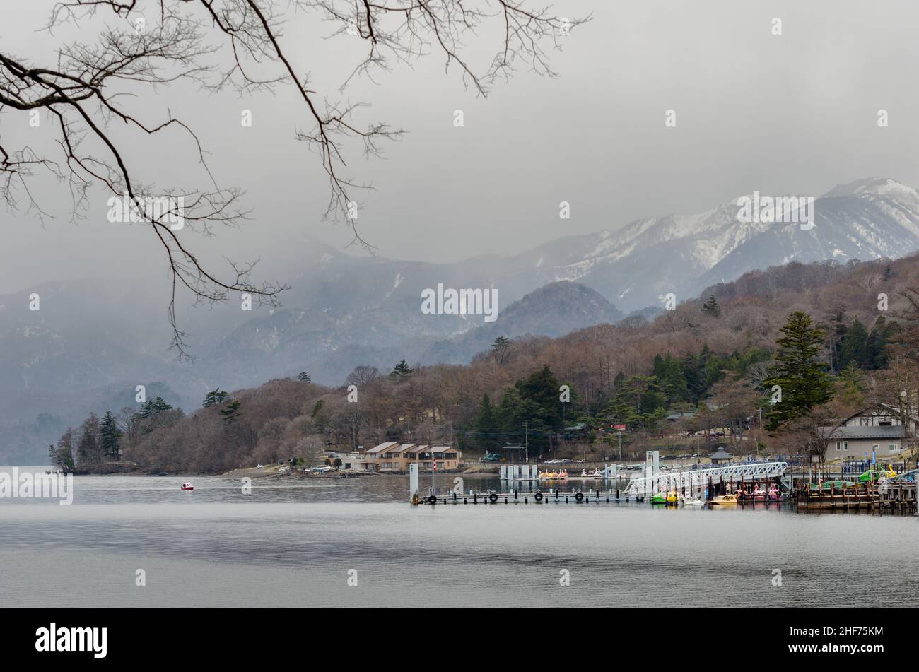 Vue panoramique sur le lac Chuzenji à Nikko, Japon. Banque D'Images