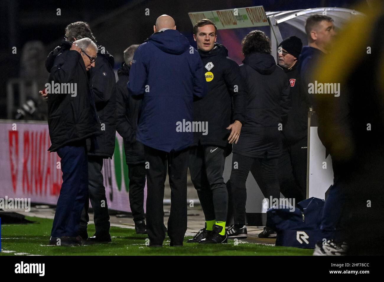 Velsen-Zuid, pays-Bas.14th janvier 2022.VELSEN-ZUID, PAYS-BAS - JANVIER 14: 4th officiel Tim visser pendant le match néerlandais de Keukenkampioendivisiie entre Telstar et MVV Maastricht à Rabobank IJmond Stadion le 14 janvier 2022 à Velsen-Zuid, pays-Bas (photo de Patrick Goosen/Orange Pictures) crédit: Orange pics BV/Alay Live News Banque D'Images