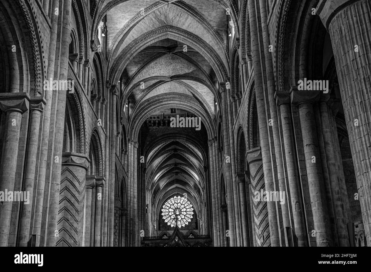 À l'intérieur de la cathédrale de Durham, Angleterre, Royaume-Uni.Intérieur de la cathédrale Église du Christ, Sainte Marie la Vierge et Saint Cuthbert de Durham.Lumière éclatante Banque D'Images