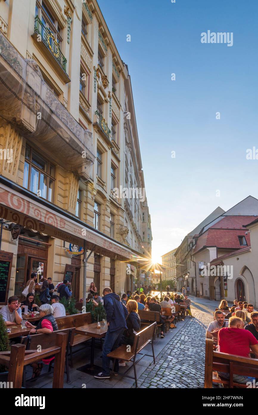 Brno (Brünn), bâtiment art nouveau de la vieille ville, restaurant 'U Trech certu' à Jihomoravsky, Moravie du Sud, Südmähren, Tchèque Banque D'Images