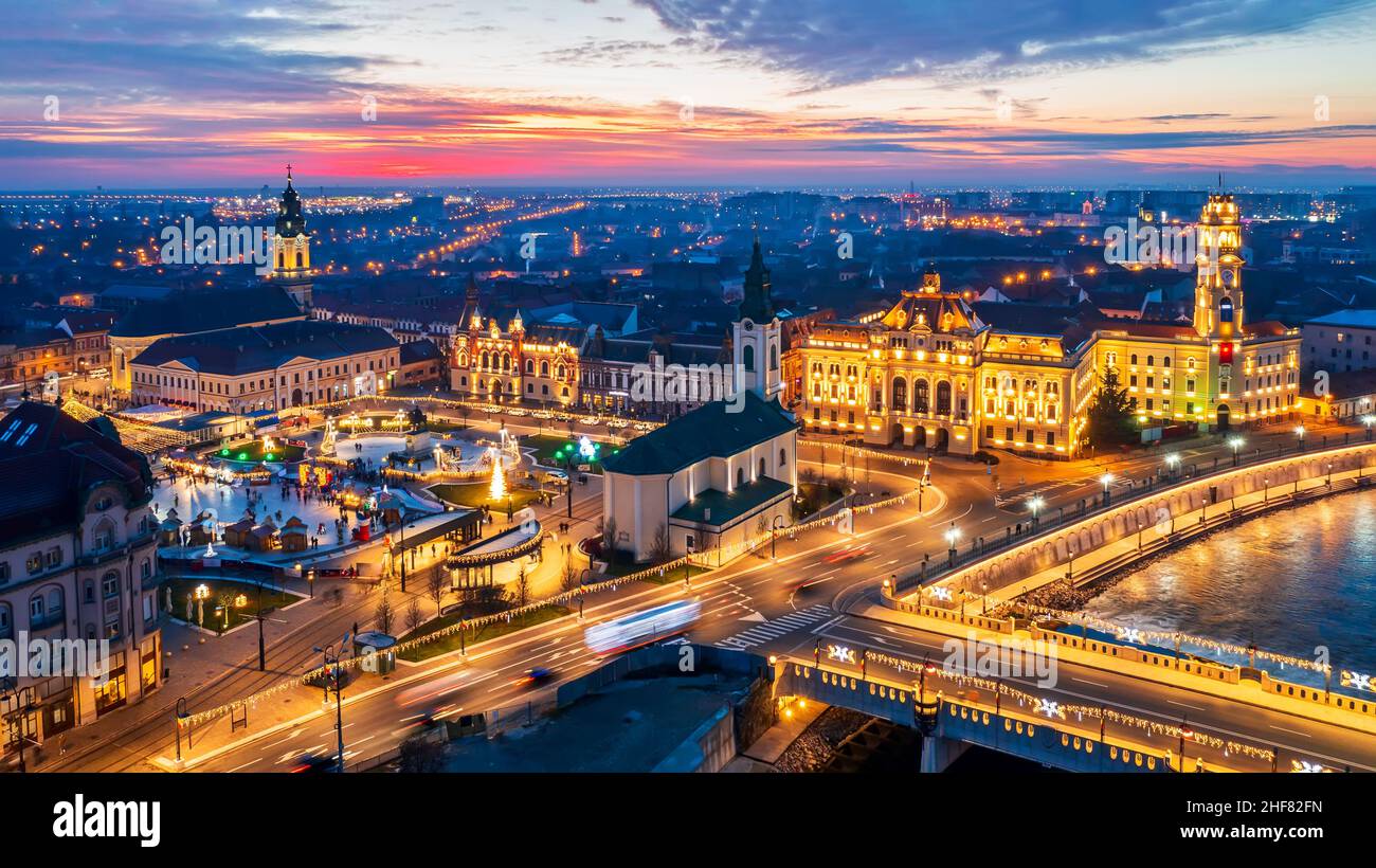 Oradea, Crisana.Vue aérienne du marché de Noël sur Union Square, visite touristique de la Roumanie, Europe de l'est. Banque D'Images