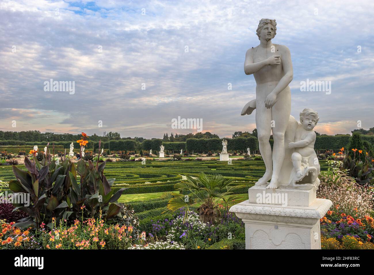 Allemagne, Basse-Saxe, Hanovre, statue 'venus Medici' dans les jardins de Herrenhausen dans la soirée Banque D'Images