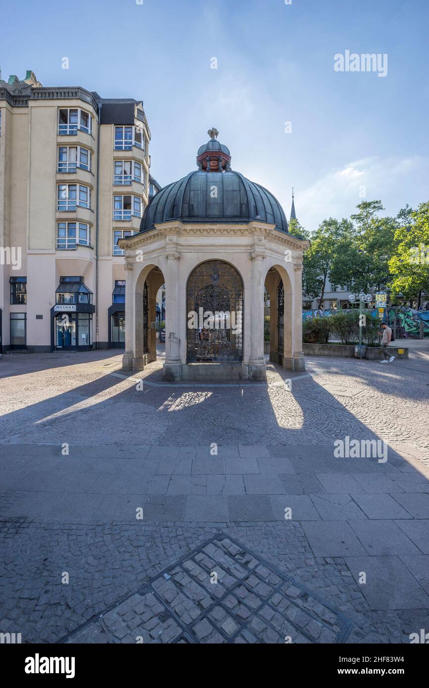 Allemagne, Hesse, Wiesbaden, Kochbrunnen sur la Kochbrunnenplatz Banque D'Images