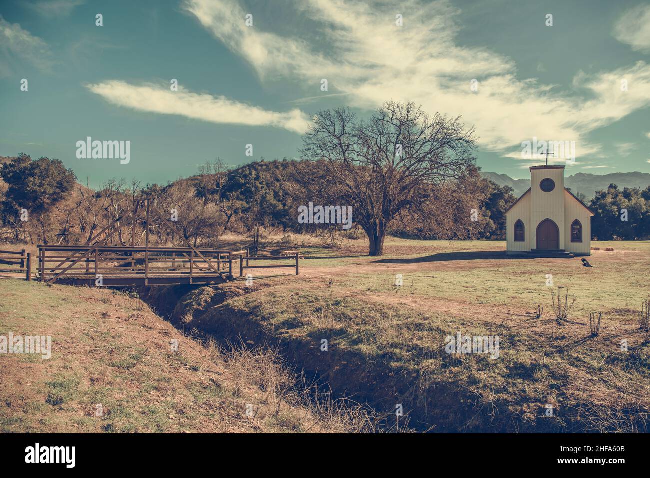 Paramount Ranch Church et Santa Monica Mountains hébergées par National Park Service, Californie, États-Unis d'Amérique Banque D'Images