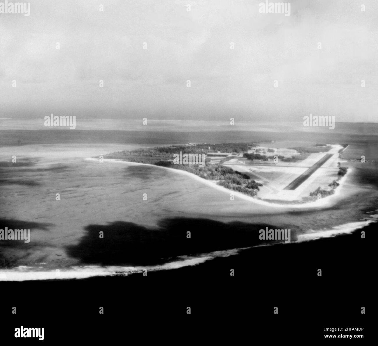 Sand Island avec NAS Midway photo aérienne 1990. Banque D'Images