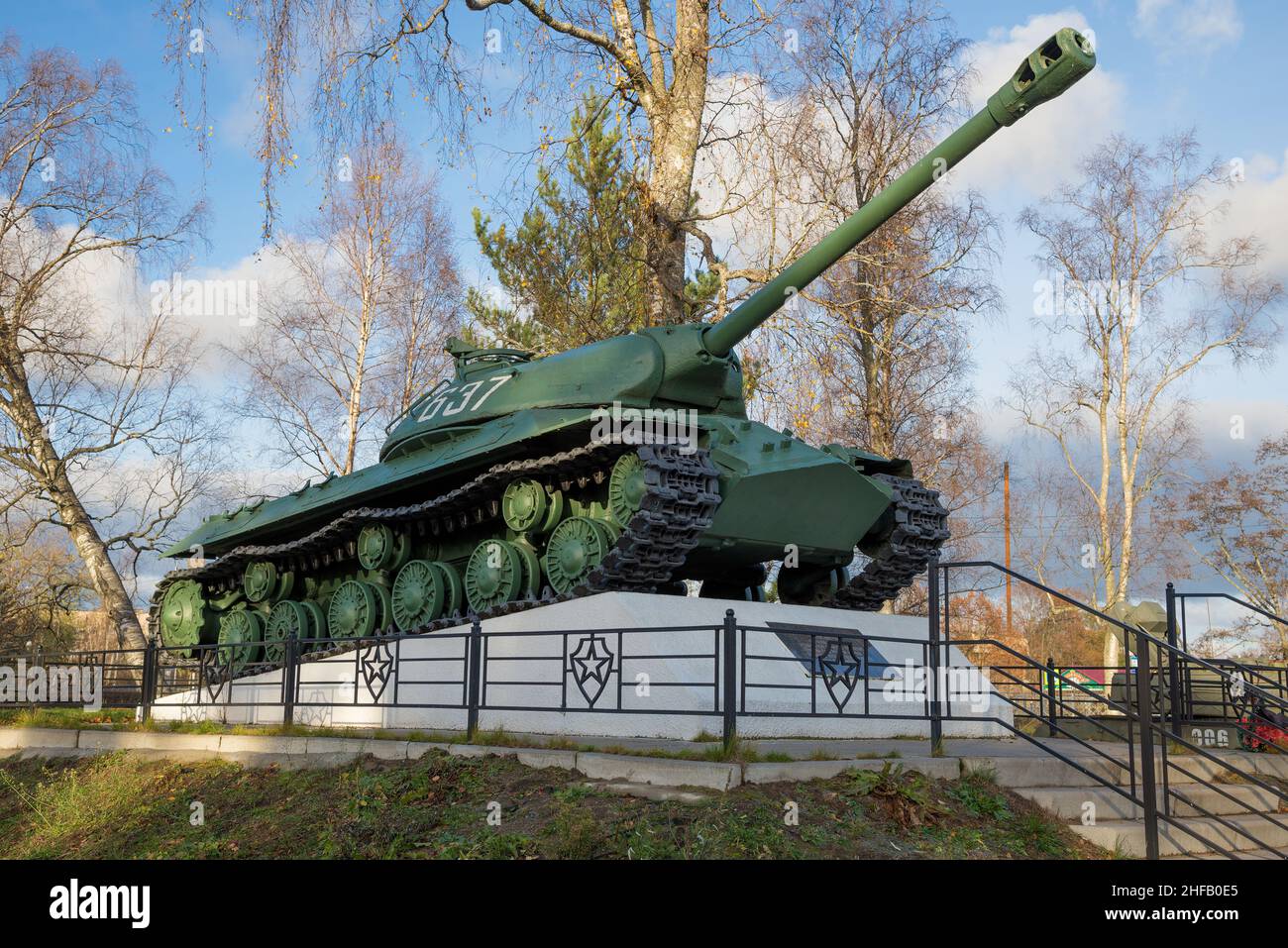 PRIOZERSK, RUSSIE - 24 OCTOBRE 2021 : char-monument IS-3, érigé en l'honneur du 55th anniversaire de la victoire dans la Grande Guerre patriotique, en octobre Banque D'Images