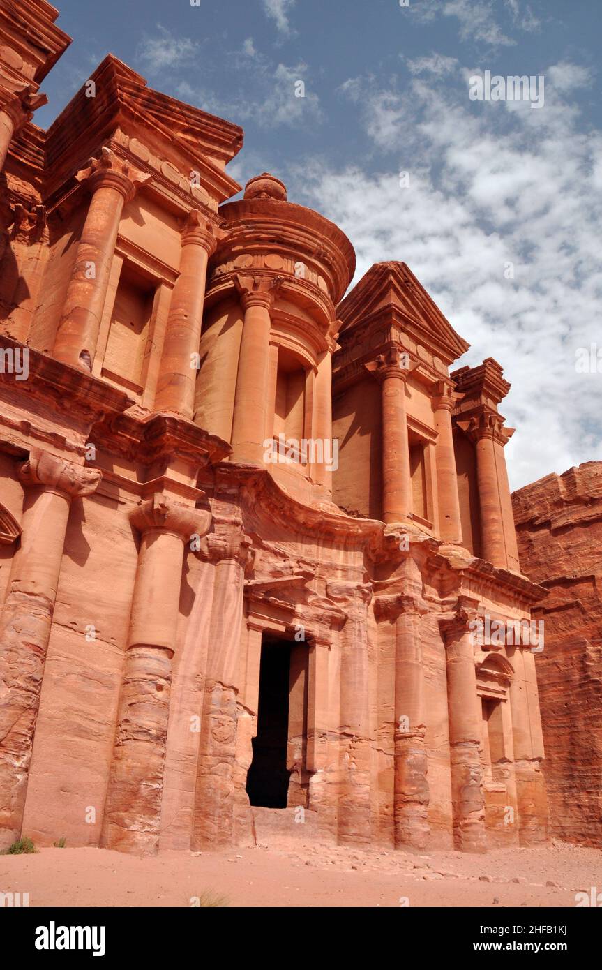 Le grès rose rouge d'Al-Khazneh (Trésor) الخزنة à Petra, Wadi Musa, Jordanie. Banque D'Images