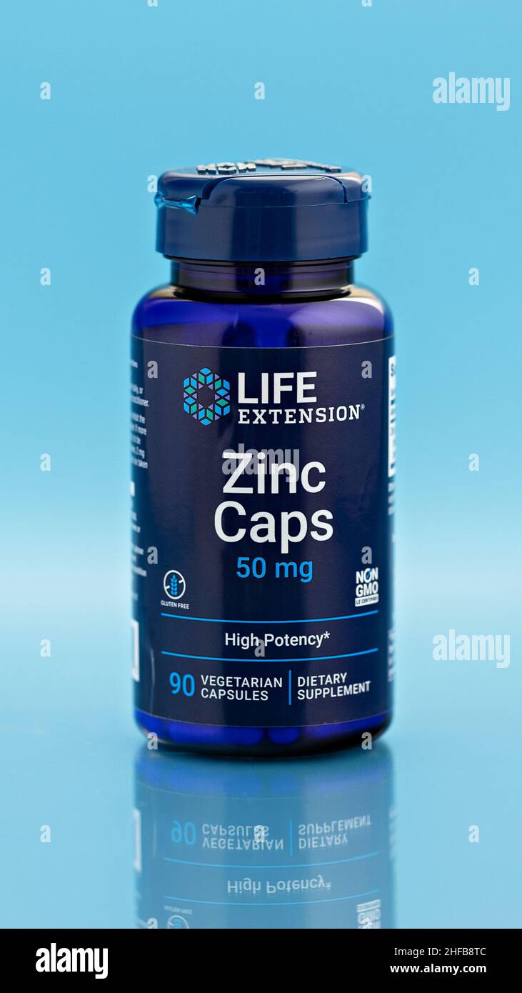 capsules de zinc dans le pot. supplément alimentaire photo éditoriale Banque D'Images