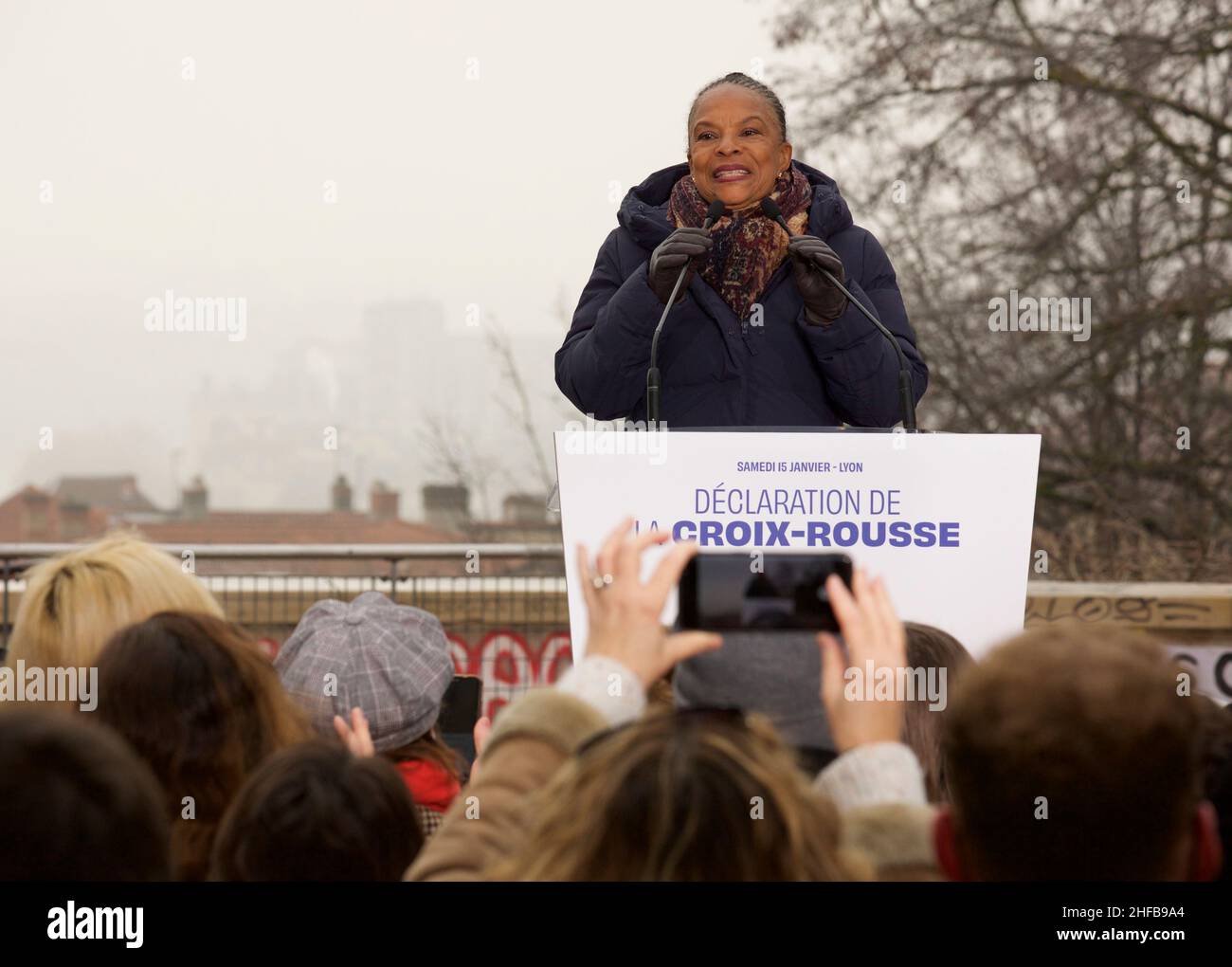 Lyon, France.15th janvier 2022.Christiane Taubira, ancienne ministre française de la Justice et ancienne colonne de gauche française, annonce sa candidature à l'élection présidentielle française de 2022 lors d'un événement organisé dans le quartier de Croix-Rousse à Lyon.Croix-Rousse fut le foyer en 1831 et 1834 des premiers soulèvements ouvriers bien définis de la Révolution industrielle.Taubira a été membre de l'Assemblée nationale française de 1993 à 2012 et membre du Parlement européen de 1994 à 1999.(Credit image: © James Colburn/ZUMA Press Wire) Credit: ZUMA Press, Inc./Alamy Live News Banque D'Images