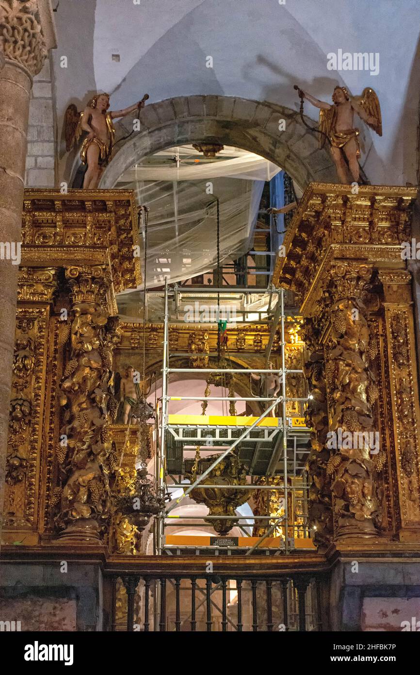 Detale Baldaquino en el autel maire de la Catedral de Saint-Jacques-de-Compostelle, Espagne Banque D'Images