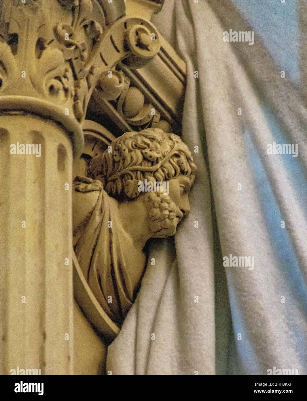Chapiter de una columna de la catedral de Saint-Jacques-de-Compostelle, Galice, España Banque D'Images
