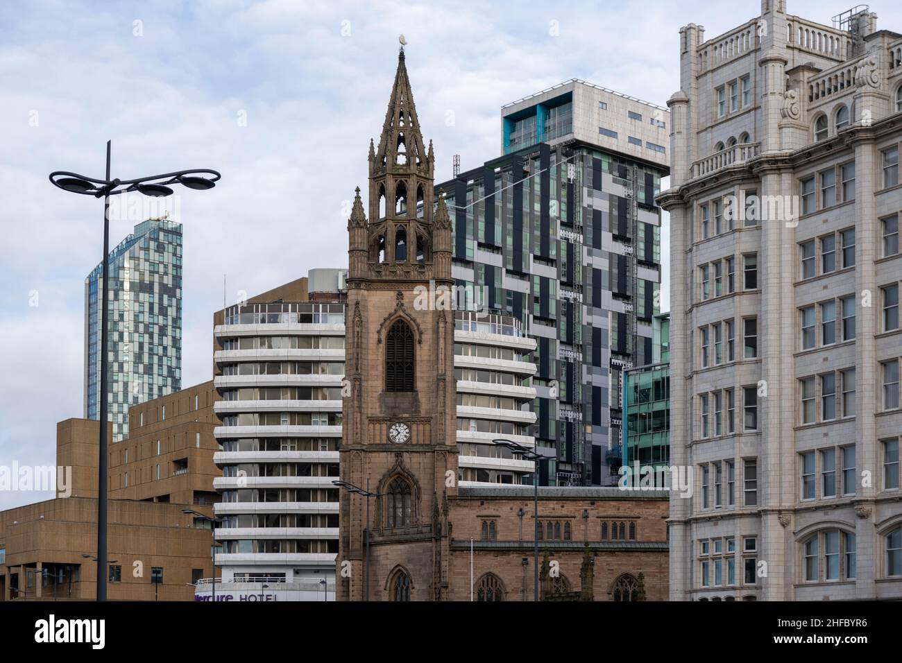 Liverpool, Royaume-Uni - 6 janvier 2020 : la célèbre église Saint-Nicolas, l'église paroissiale anglicane de Liverpool.Paysage urbain dans le centre-ville de Liverpool près d'Alb Banque D'Images