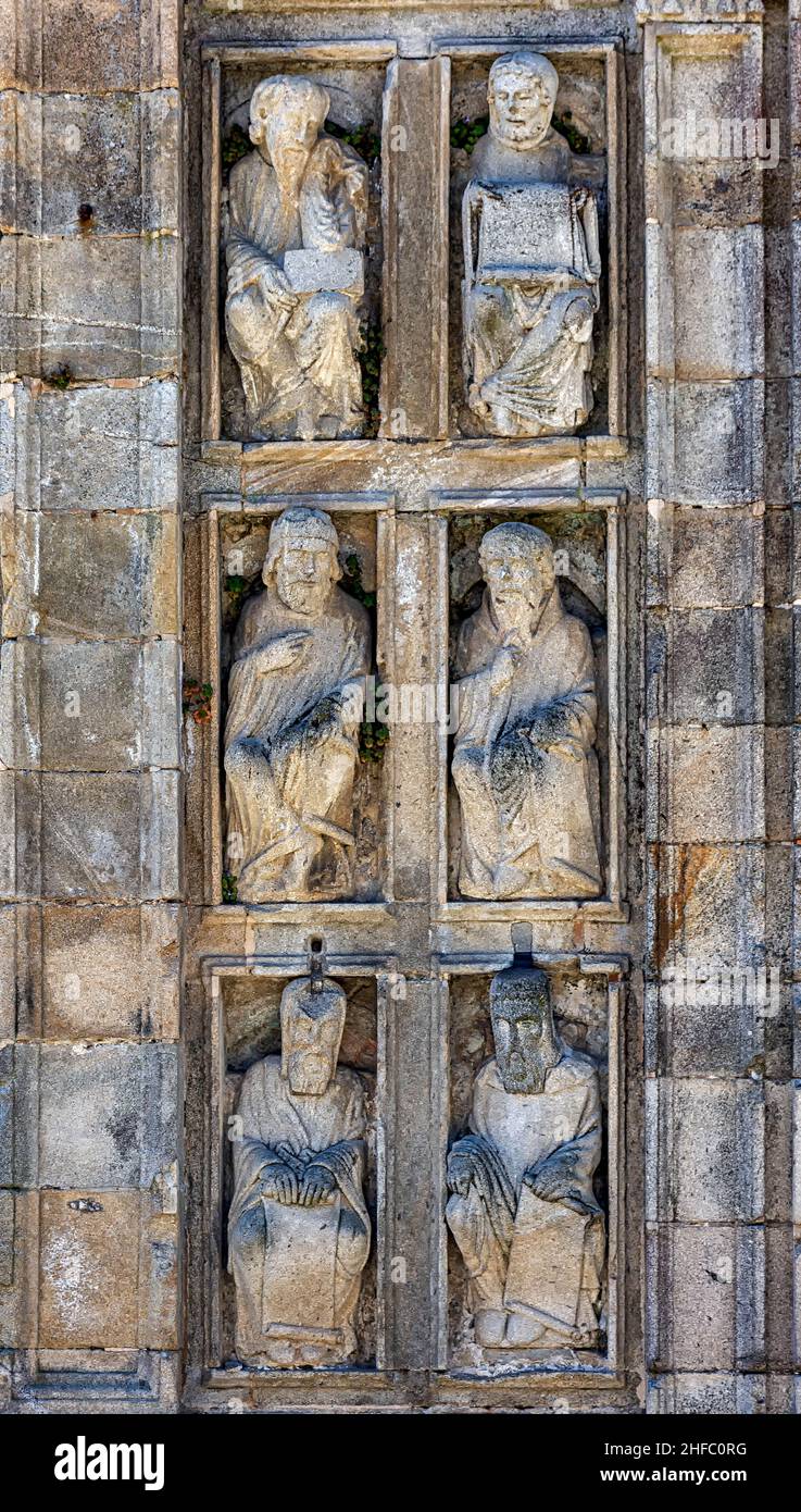 Puerta Santa de la Catedral de Saint-Jacques-de-Compostelle en la plaza de Quintana, Galice, España Banque D'Images