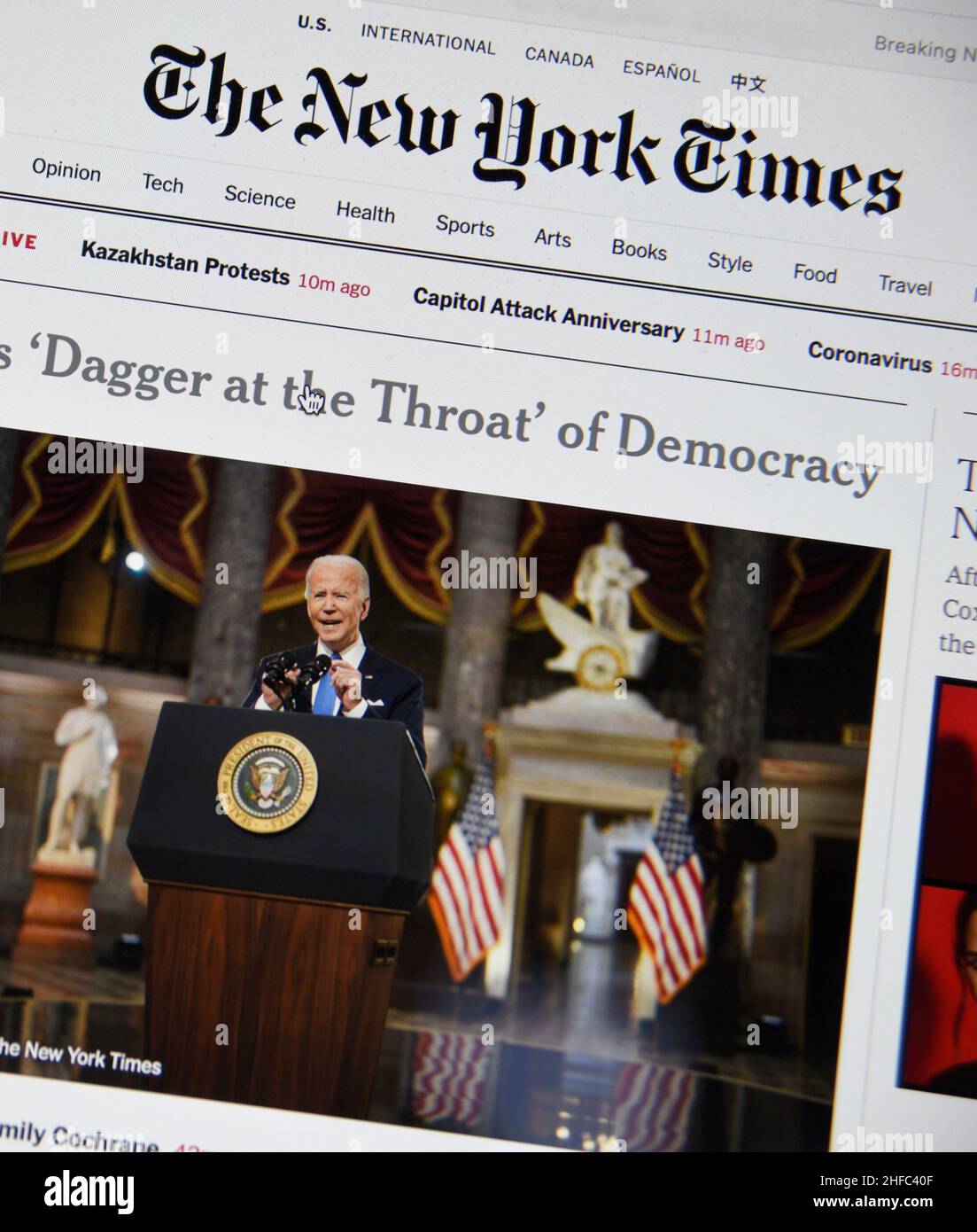Capture d'écran d'ordinateur de la première page du New York Times du 6 janvier 2021 faisant état de l'anniversaire de l'attaque de 2021 contre le Capitole des États-Unis. Banque D'Images