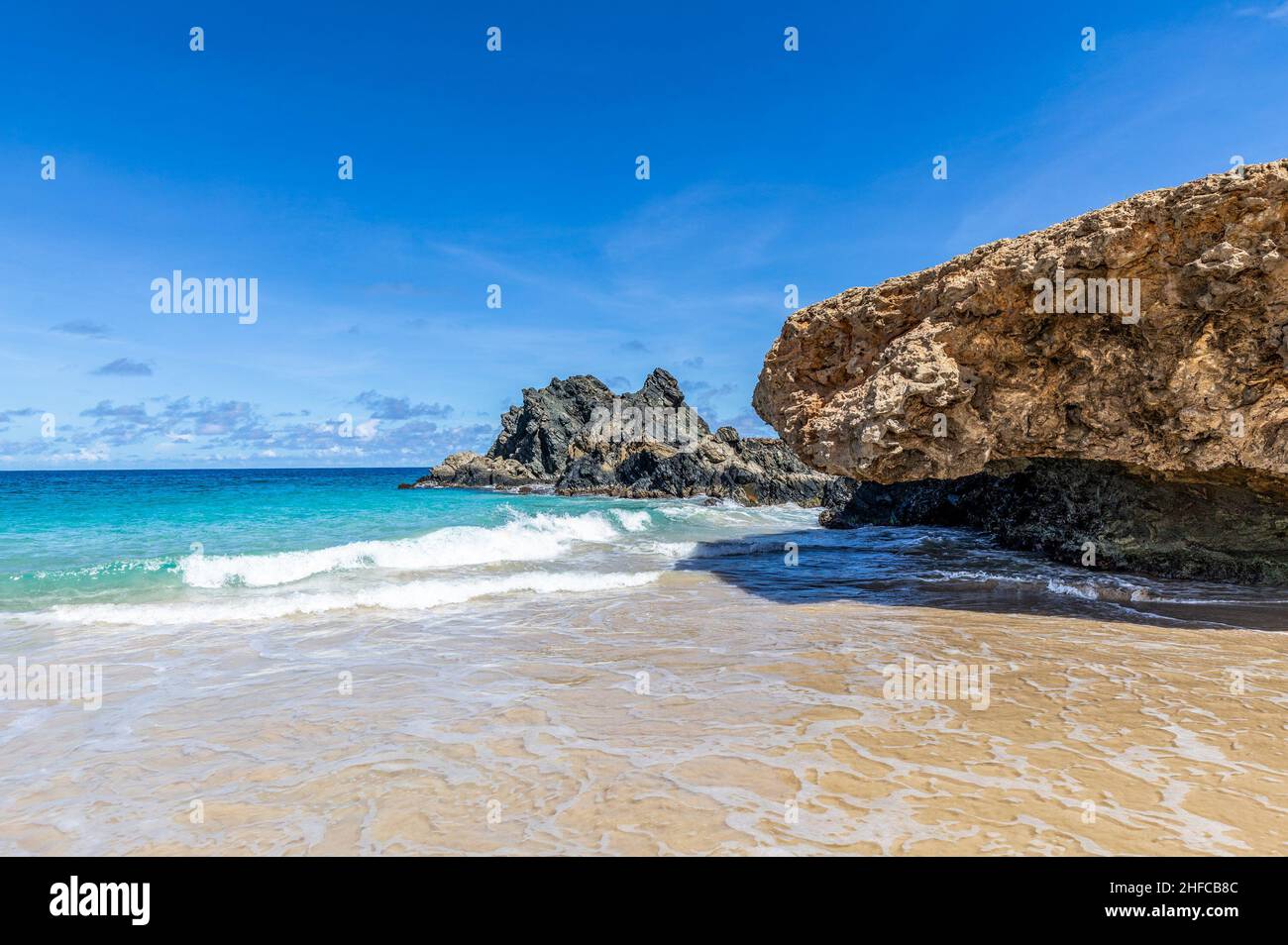 La plage d'Andicuri sur la côte venteuse d'Aruba Banque D'Images