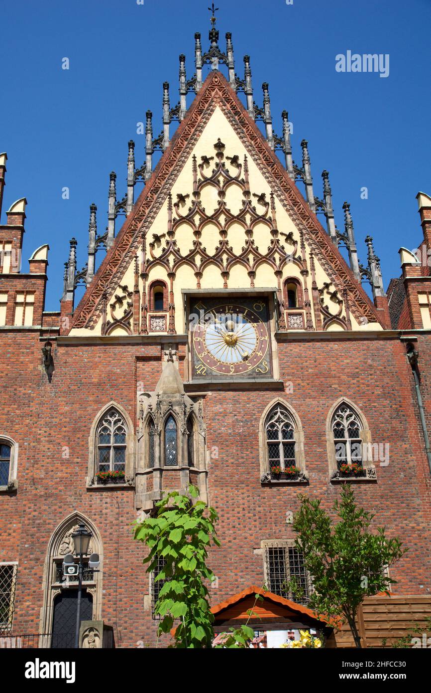 BRESLAU, POLOGNE - 16 JUIN 2018 : vue sur l'hôtel de ville historique de Wroclaw, construit au cours des 13th à 16th siècles, avec le musée d'art civique d'aujourd'hui Banque D'Images