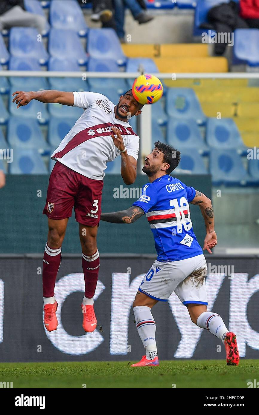 Genova, Italie.15th janvier 2022.Gleison Silva Nascimento Bremer (Torino) Francesco Caputo (Sampdoria) pendant UC Sampdoria vs Torino FC, football italien Serie Un match à Genova, Italie, janvier 15 2022 crédit: Agence de photo indépendante / Alamy Live News Banque D'Images