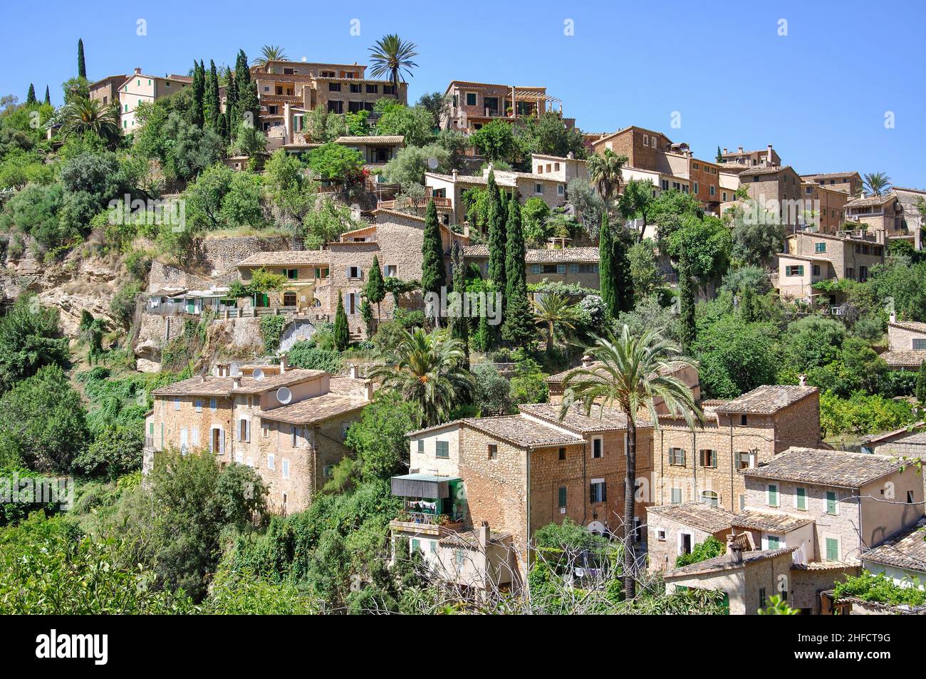 Village perché de Deia (Deya), municipalité de Deia, Majorque, Iles Baléares, Espagne Banque D'Images