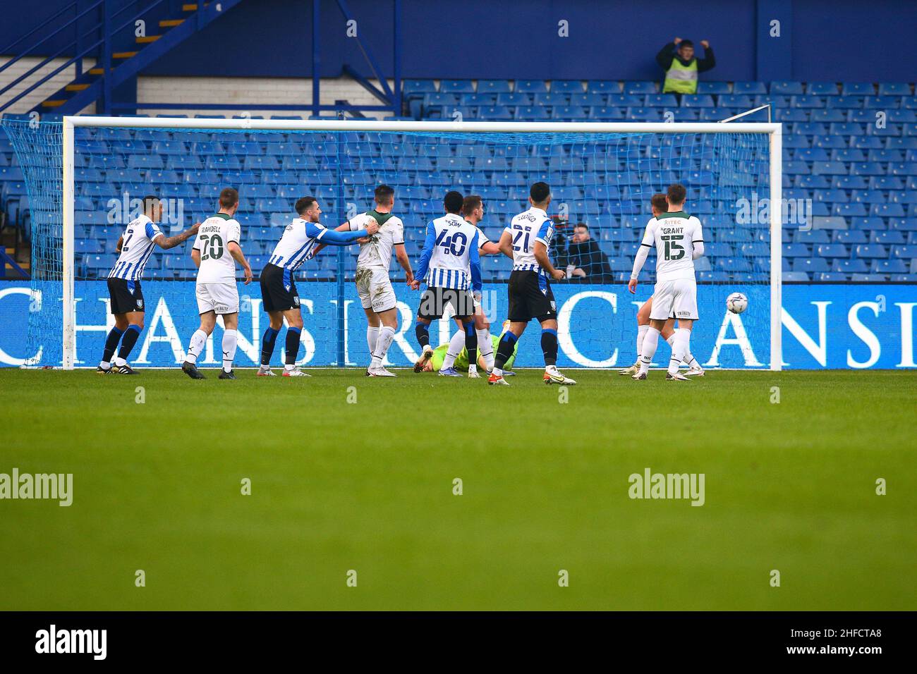 Hillsborough, Sheffield, Angleterre -15th janvier 2022 Sylla SOW (40) de Sheffield Wednesday scores to make it 1 - 0 pendant le match Sheffield Wednesday v Plymouth Argyle, Sky Bet League One, 2021/22, Hillsborough, Sheffield, Angleterre - 15th janvier 2022 crédit: Arthur Haigh/WhiteRosePhotos/Alay Live News Banque D'Images