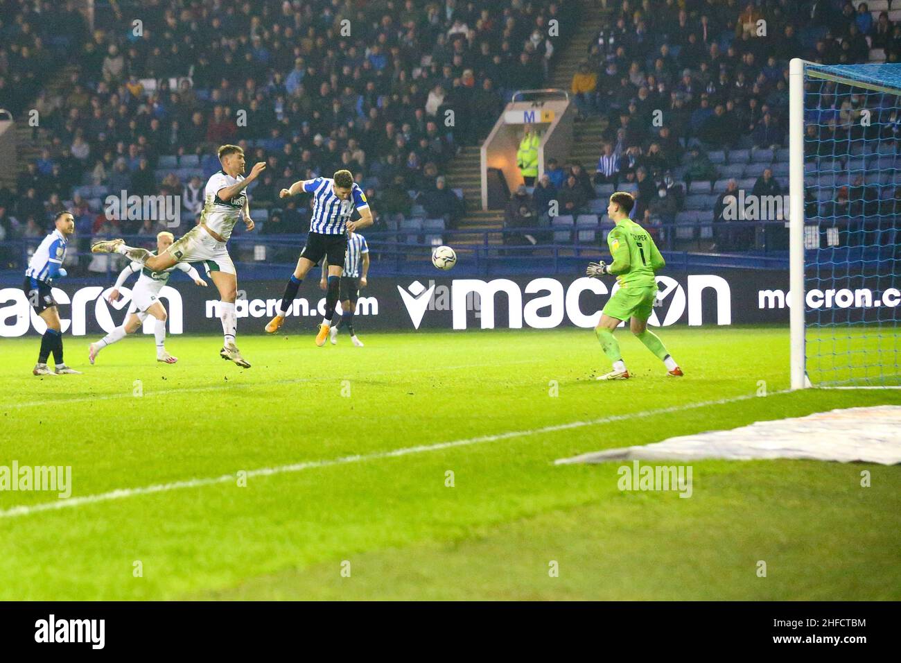 Hillsborough, Sheffield, Angleterre -15th janvier 2022 Sam Hutchinson (5) de Sheffield a obtenu un score de mercredi 3 - 1 pendant le match Sheffield Wednesday v Plymouth Argyle, Sky Bet League One, 2021/22, Hillsborough, Sheffield, Angleterre - 15th janvier 2022 Credit: Arthur Haigh/WhiteRosePhotos/Alay Live News Banque D'Images