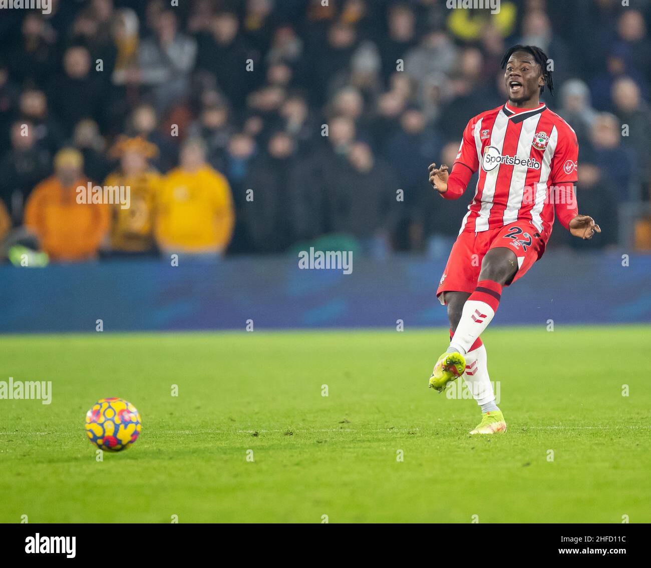 15th janvier 2022 : stade Molineux, Wolverhampton, West Midlands, Angleterre ; football de première ligue,Wolverhampton Wanderers contre Southampton ; Mohammed Salisu de Southampton Banque D'Images