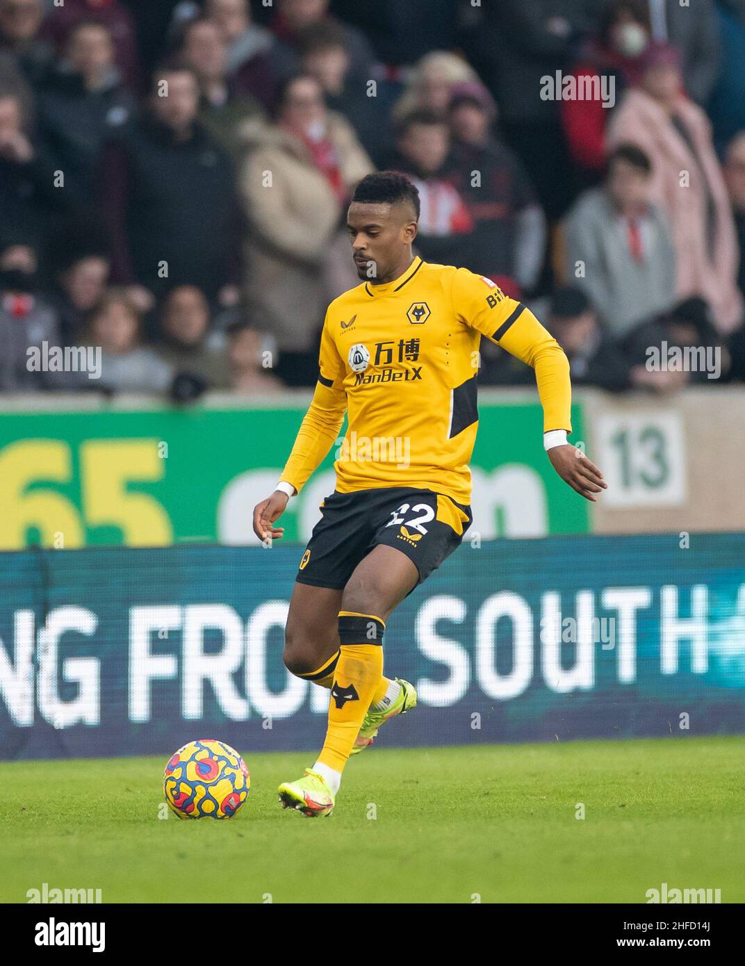 15th janvier 2022 : stade Molineux, Wolverhampton, West Midlands, Angleterre ; football de première ligue,Wolverhampton Wanderers versus Southampton ; Cabral Nelson Semedo de Wolverhampton Wanderers Banque D'Images