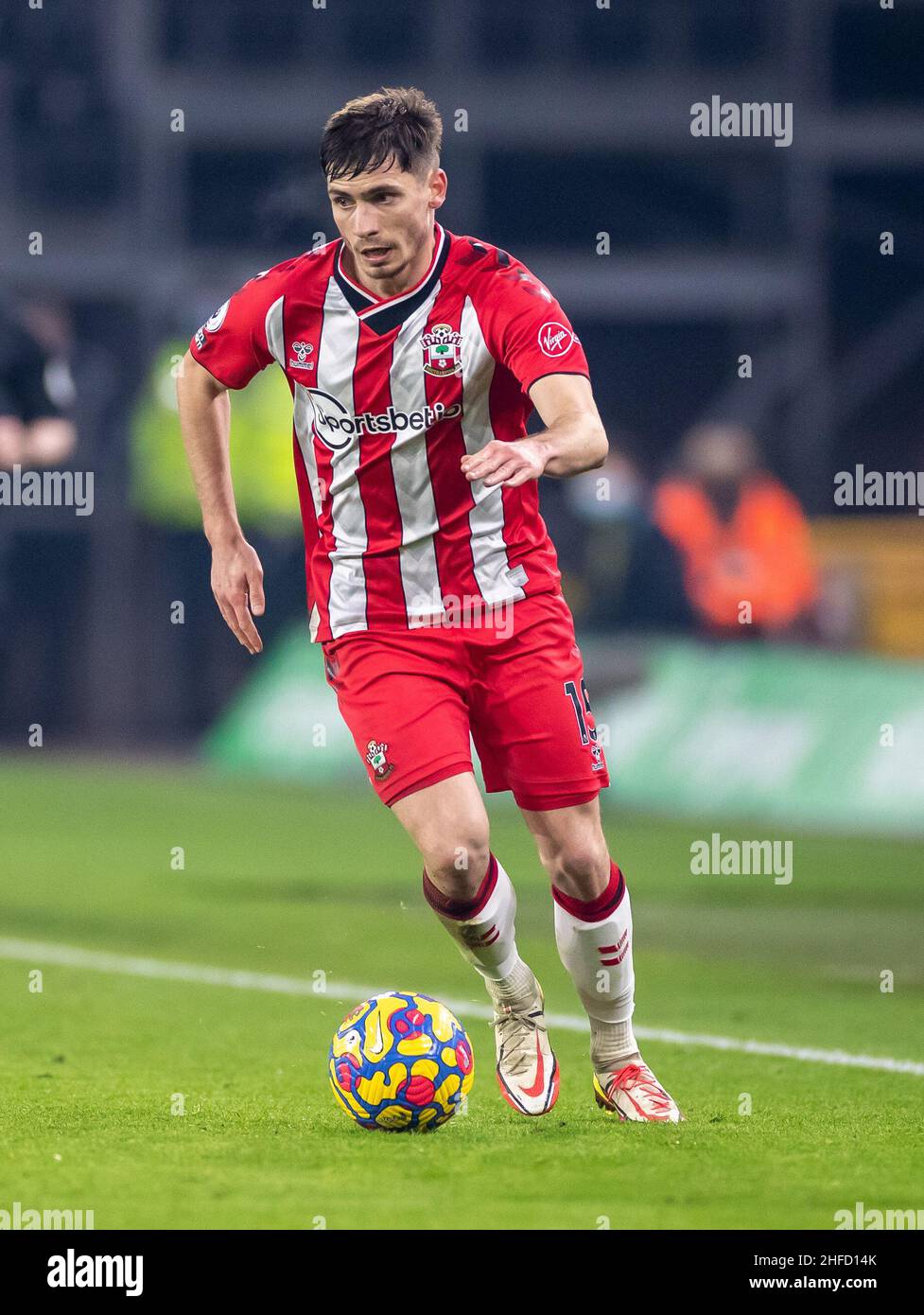 15th janvier 2022 : stade Molineux, Wolverhampton, West Midlands, Angleterre ; football de première ligue,Wolverhampton Wanderers contre Southampton ; Romain Perraud de Southampton Banque D'Images