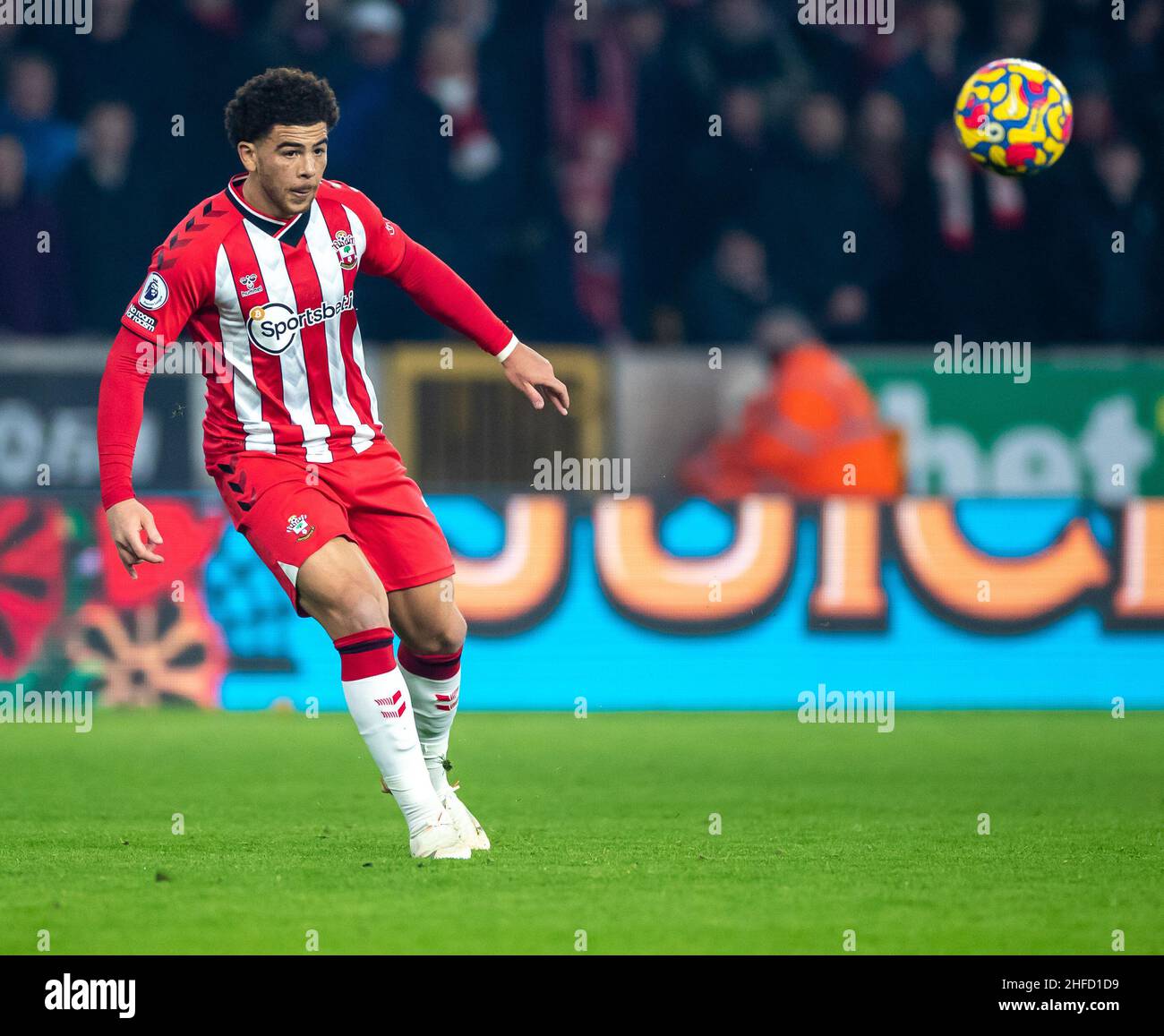 15th janvier 2022 : stade Molineux, Wolverhampton, West Midlands, Angleterre ; football de première ligue,Wolverhampton Wanderers versus Southampton ; CH&#xe9 ; Adams of Southampton Banque D'Images