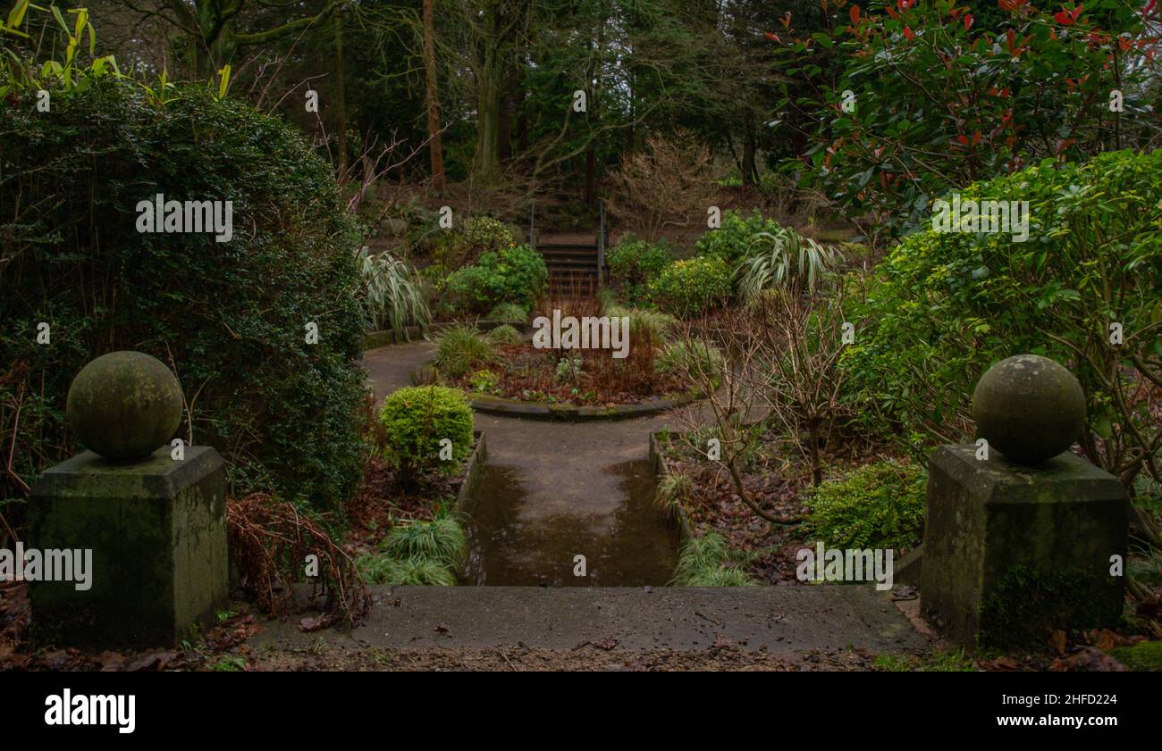Sunken Garden à Denzell Gardens (Devisdale), avec sa forme elliptique distinctive et une pléthore d'espèces indigènes et non indigènes de plantes Banque D'Images