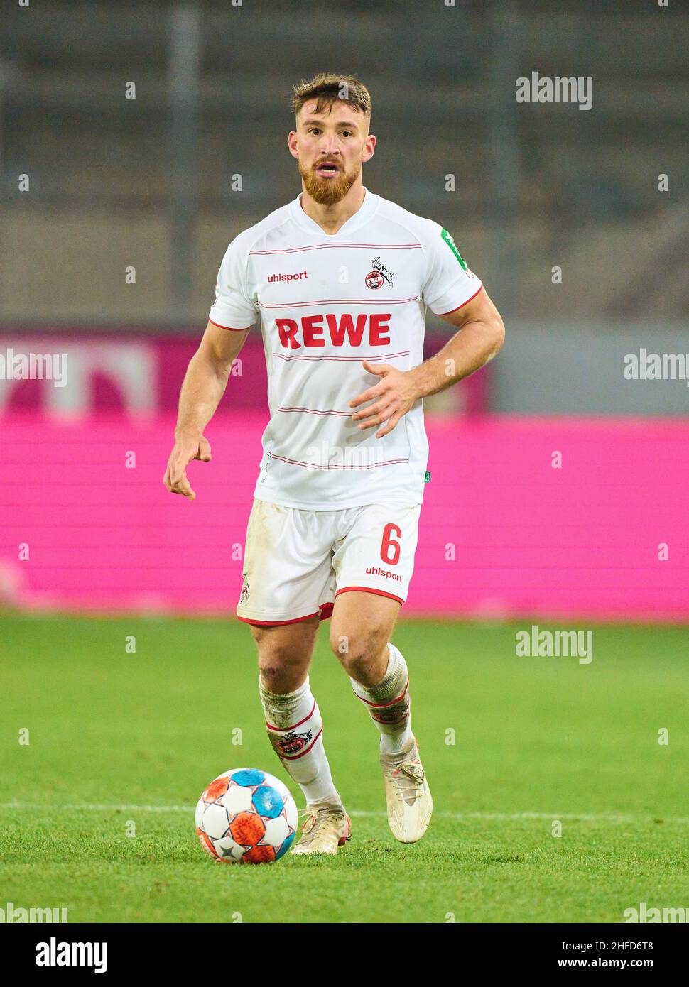 Salih Özcan, 1.FCK 6 dans le match 1.FC KÖLN - FC BAYERN MÜNCHEN 0-4 1.Ligue allemande de football le 15 janvier 2022 à Cologne, Allemagne saison 2021/2022, match 19, 1.Bundesliga,19.Spieltag, © Peter Schatz / Alamy Live News - LE RÈGLEMENT DFL INTERDIT TOUTE UTILISATION DE PHOTOGRAPHIES comme SÉQUENCES D'IMAGES et/ou QUASI-VIDÉO - Banque D'Images