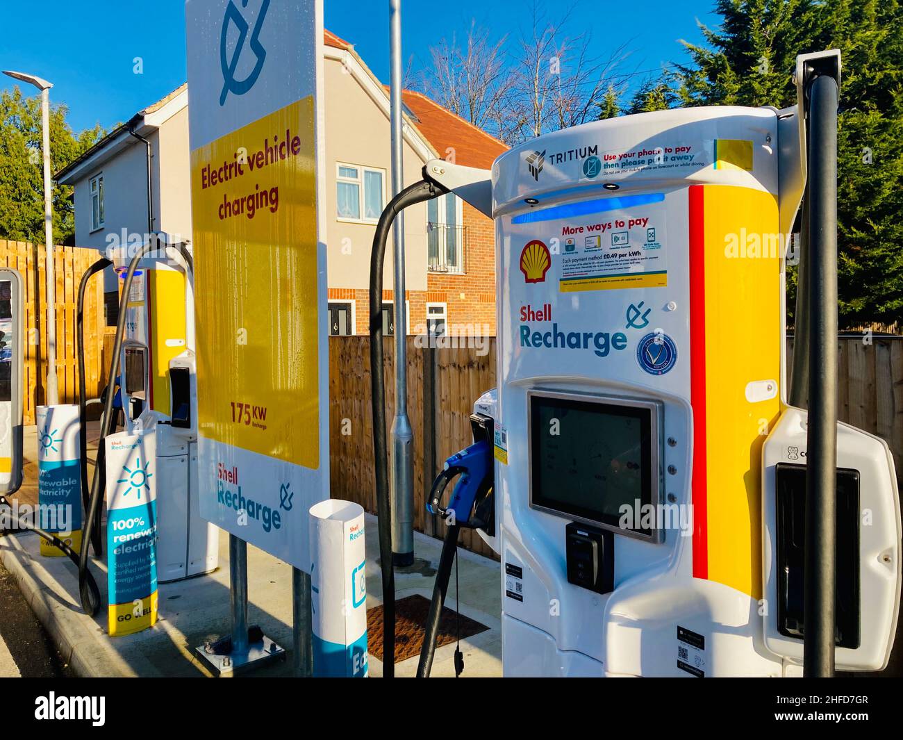 Station de charge Shell recharge pour véhicule électrique à Windsor,  Royaume-Uni.175kW charge rapide ultra-rapide EV pour les voitures  électriques Photo Stock - Alamy