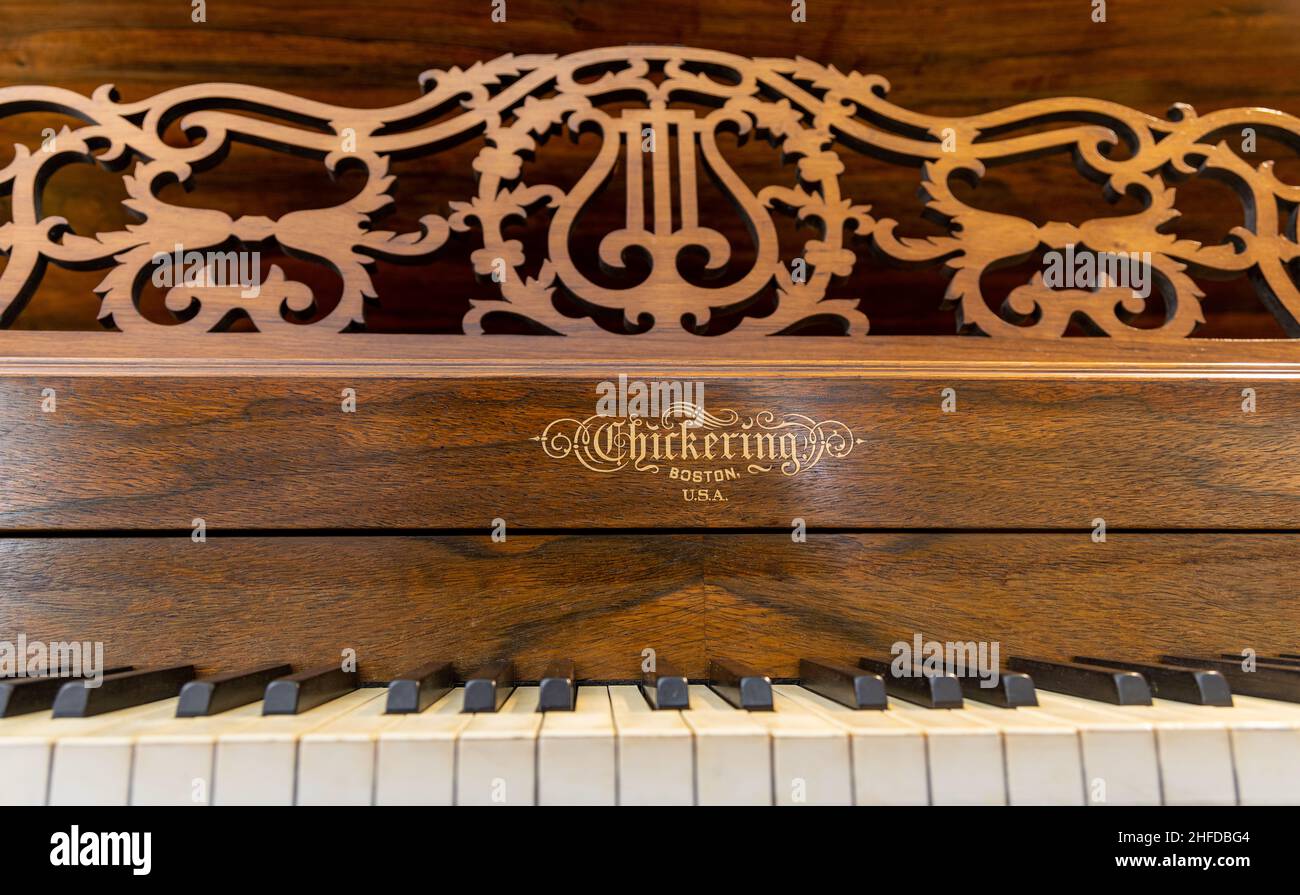 Piano à queue antique restauré de la place Chilleries & Sons, construit en  1867 avec bois de rose brésilien, ébène et ivoire Photo Stock - Alamy