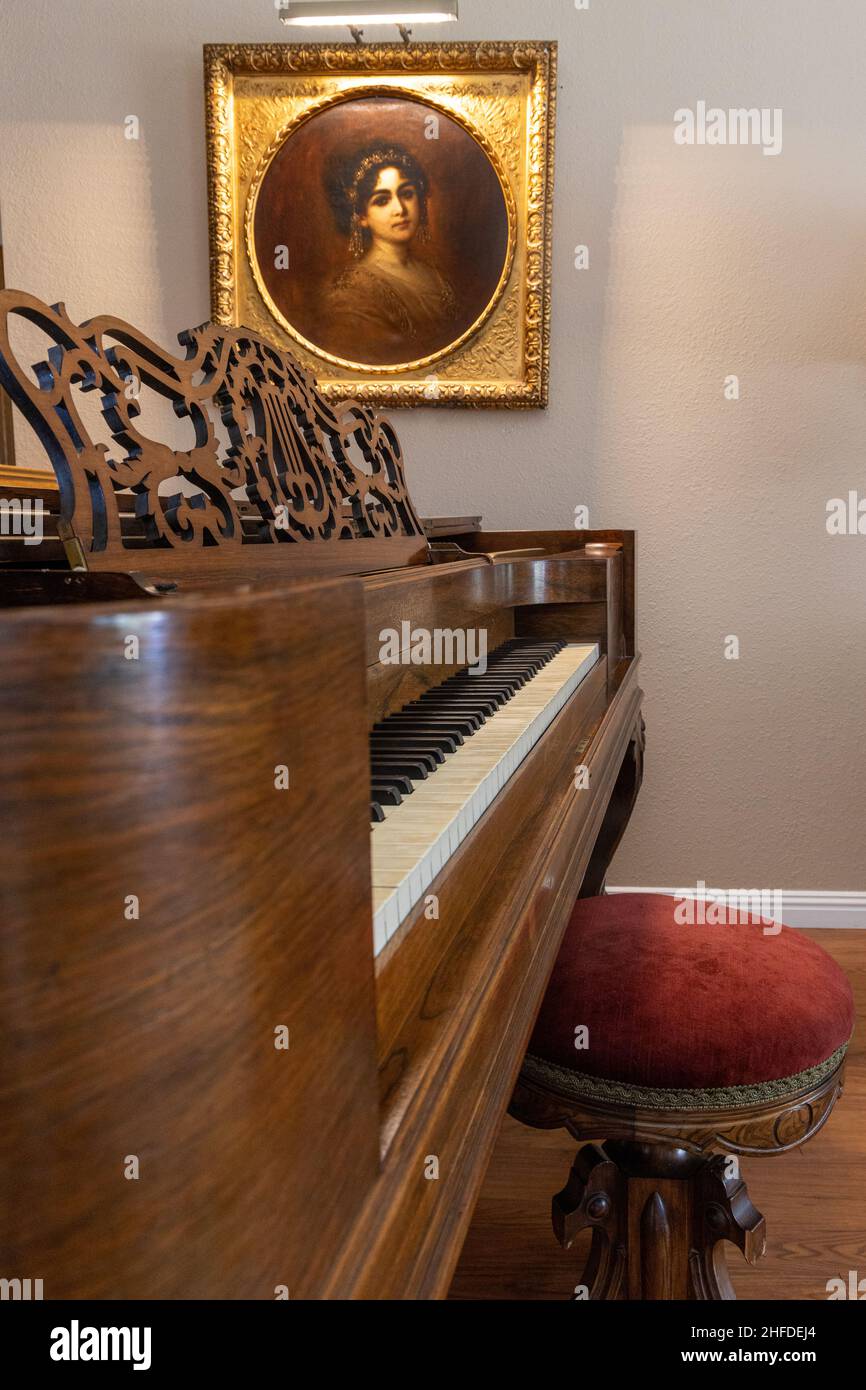 Piano à queue antique restauré de la place Chilleries & Sons, construit en  1867 avec bois de rose brésilien, ébène et ivoire Photo Stock - Alamy