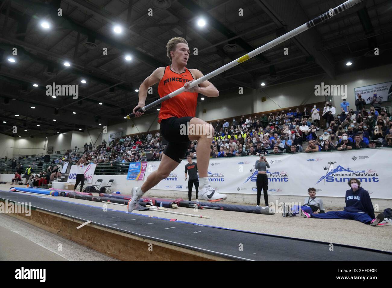 Sondre Guttormsen de Princeton place cinquième dans la compétition d'élite masculine à 18-8 3/4 (5,71m) pendant le UCS Spirit National Pole Vault Summit au Banque D'Images