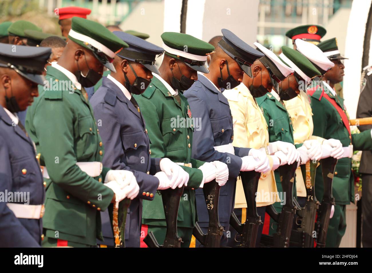 Lagos, Nigéria.15th janvier 2022.Des membres des Forces armées nigérianes assistent à la cérémonie du jour du souvenir des Forces armées à Lagos, au Nigéria, le 15 janvier 2022.Le 15 janvier de chaque année, le Nigeria se souvient des membres des forces armées qui sont morts en service actif, luttant pour défendre l'unité du pays.Crédit: Emma Houston/Xinhua/Alay Live News Banque D'Images