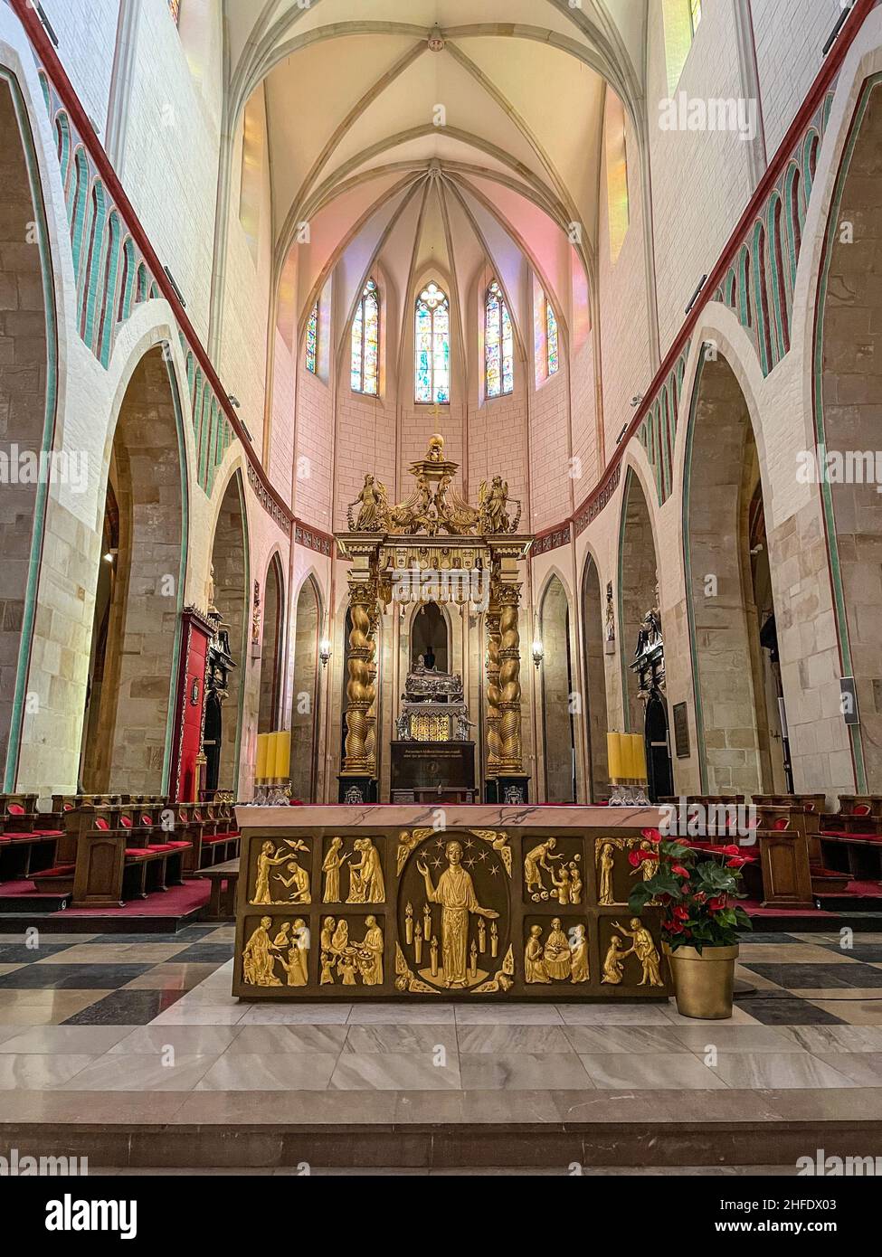 Cathédrale Basilique de l'Assomption de la Sainte Vierge Marie et Saint-Adalbert à Gniezno, Pologne. Banque D'Images