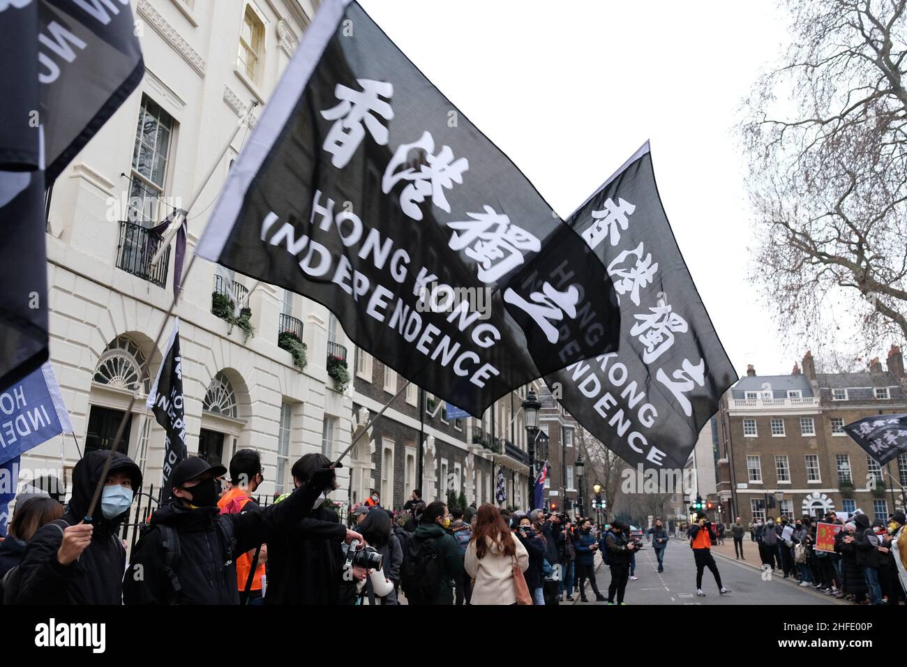 Londres, Royaume-Uni, 15th janvier 2022.Des centaines de membres de la communauté et de supporters étrangers de Hong Kong se sont réunis pour un rassemblement à Piccadilly Circus, où ils ont fait preuve de solidarité avec les journalistes de l'ancienne colonie britannique, suite à la fermeture de plusieurs médias d'information pro-démocratie ces derniers mois.Les manifestants se sont ensuite rendu au bureau économique et commercial de Hong Kong pour livrer des lettres en signe de protestation contre le déclin de la liberté de la presse.Crédit : onzième heure Photographie/Alamy Live News Banque D'Images